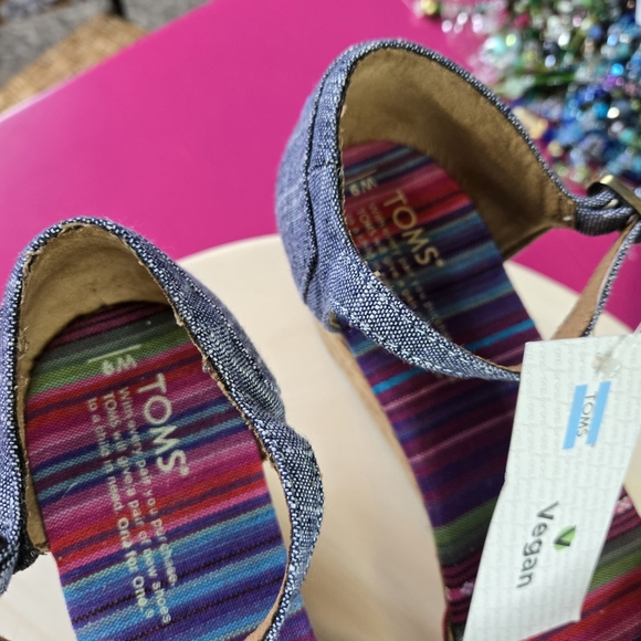 Toms Purple and Pink Wedge Shoes Vibrant Design - Picture 2 of 7
